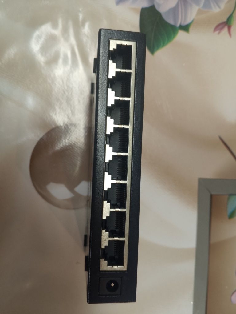 Камутатор Asus GigaX 1008/G
