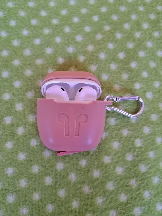 Słuchawki białe bezprzewodowe z casem