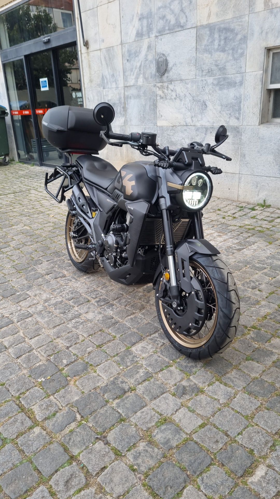 Zontes GK 350  abril de 2025