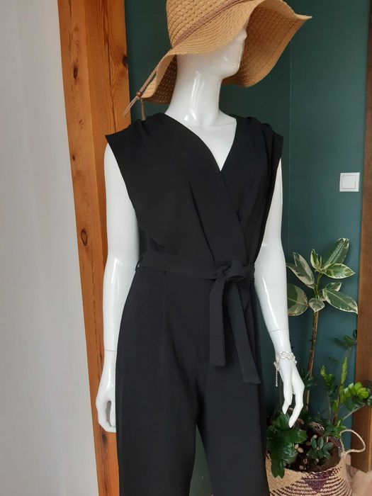 czarny elegancki kombinezon długa nogawka kopertowy weselny New Look L