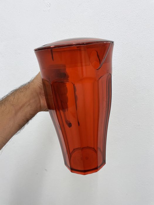 Jarra plastico vermelho loja AREA