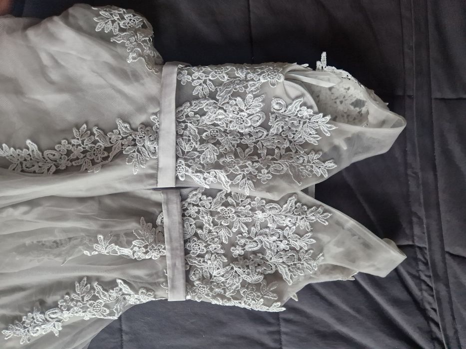 Szara tiulowa sukienka