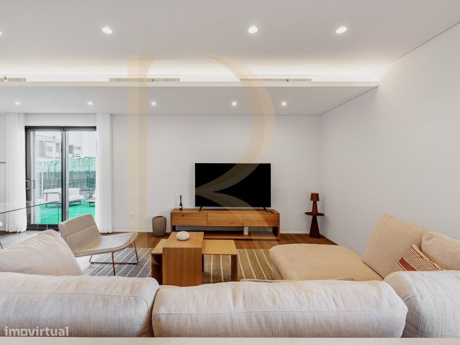 Moradia geminada T3 nova com garagem e piscina nos Foros de Amora -...