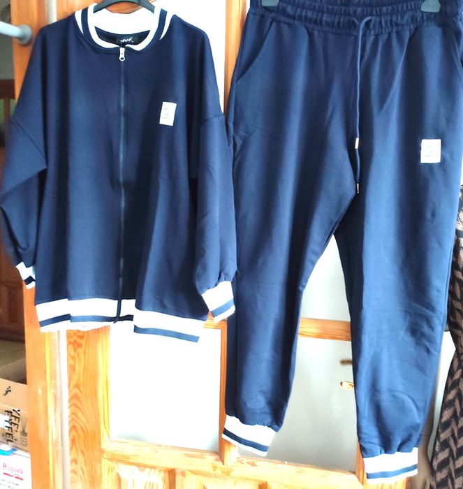 Damski komplet dresowy firmy WAWA