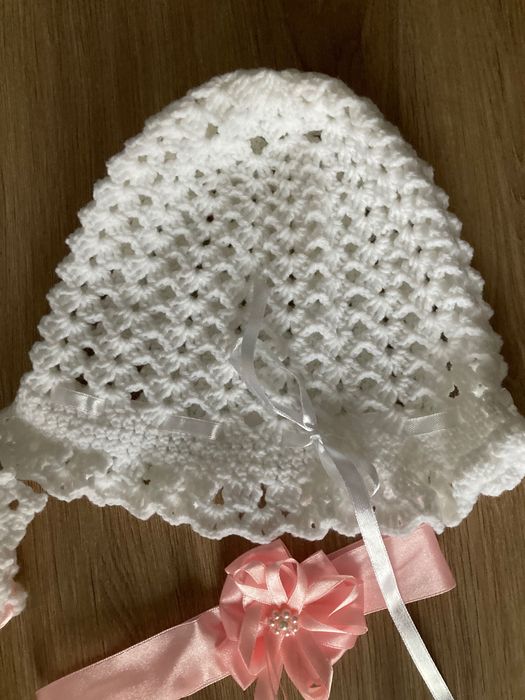 Czapka, buciki 2 pary i opaska do chrztu