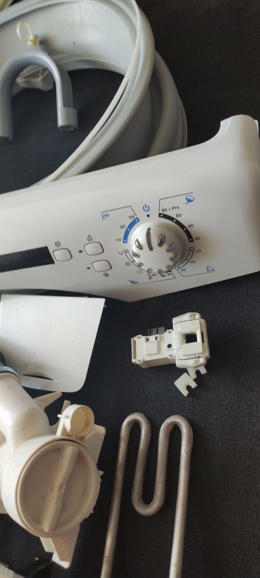 Część z pralki candy model GC 1072D2/1-S. Silnik.,moduł itp.: