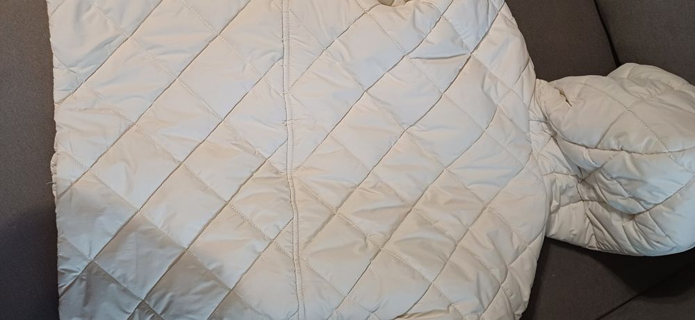 Зимова біла молочна куртка пальто