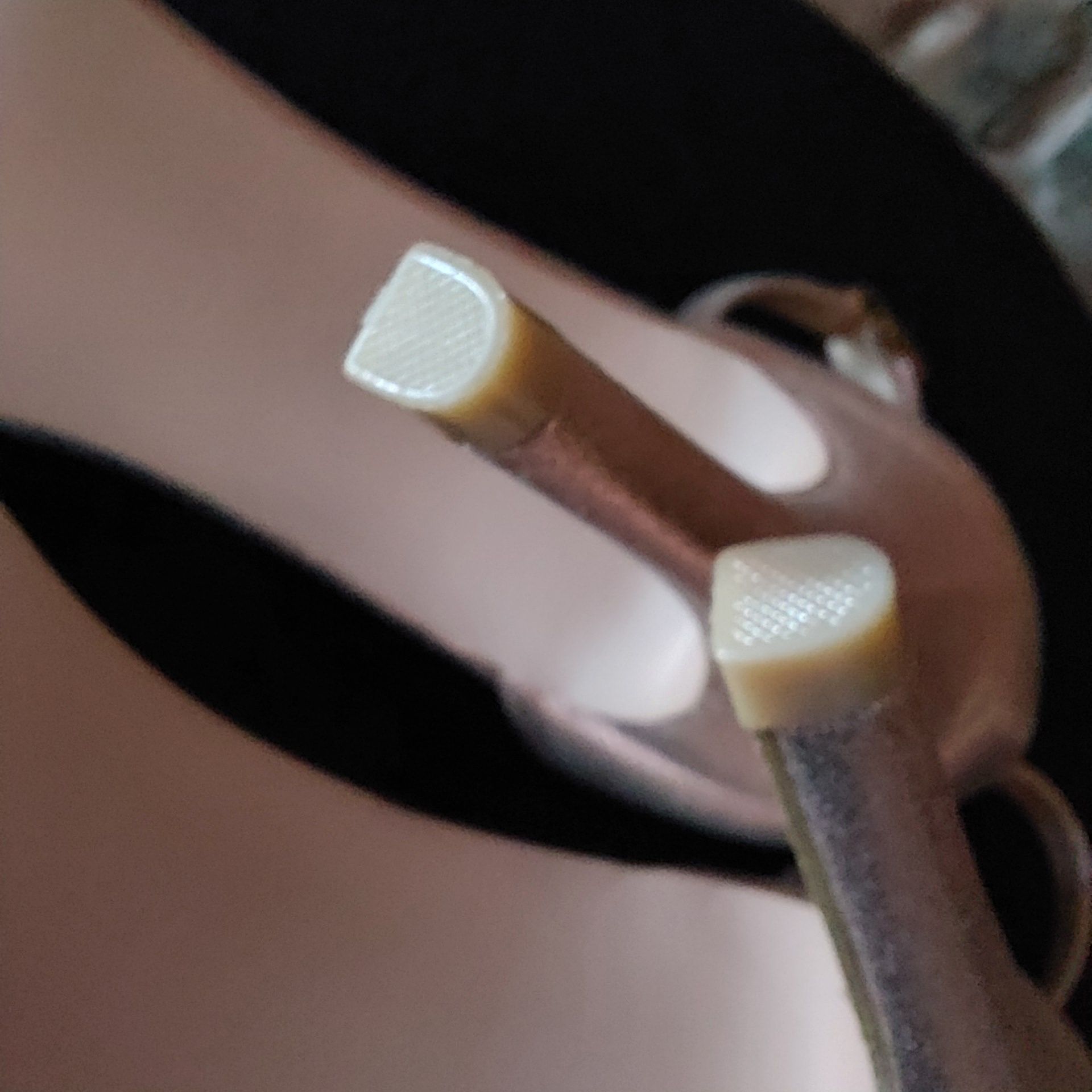 Eleganckie sandały na szpilce z zakrytą piętą