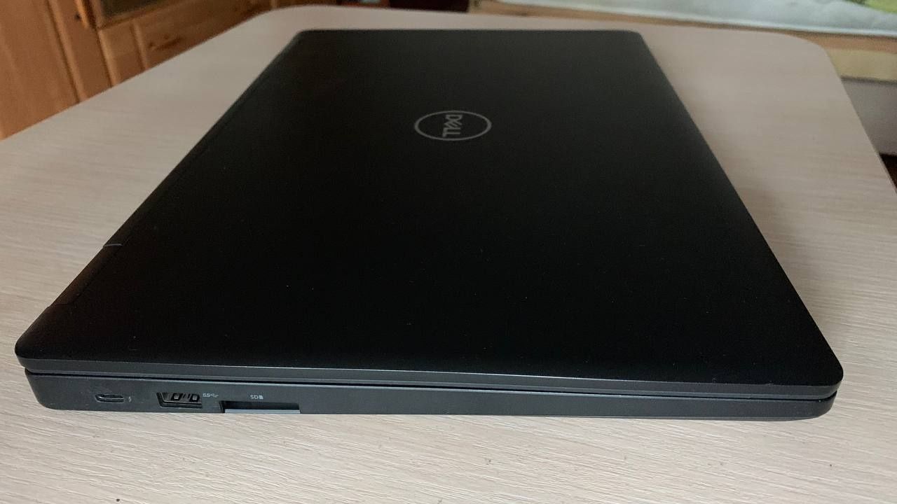 Dell i7-8750H (6/12)/Nvidia Quadro 4 Gb/32 Gb/SSD 1 Tb/15,6" FHD/92 Wh