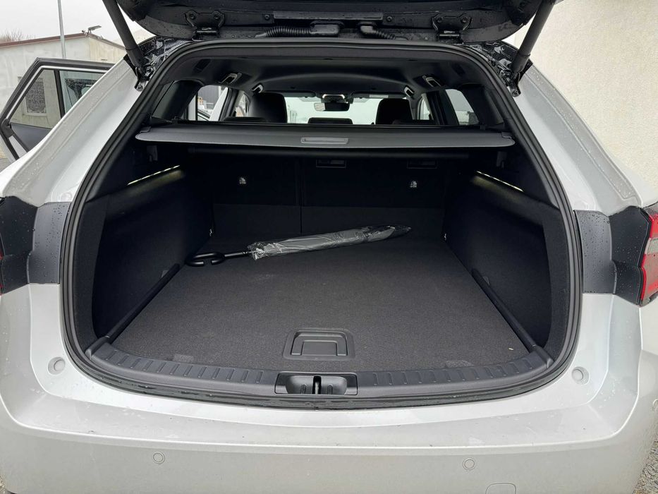 Wynajem Toyota Corolla GR SPORT Hybryda kombi Wypozyczalnia RENT