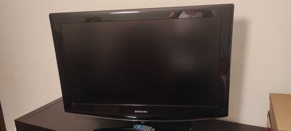 TV Samsung com 31,5 polegadas de ecrã