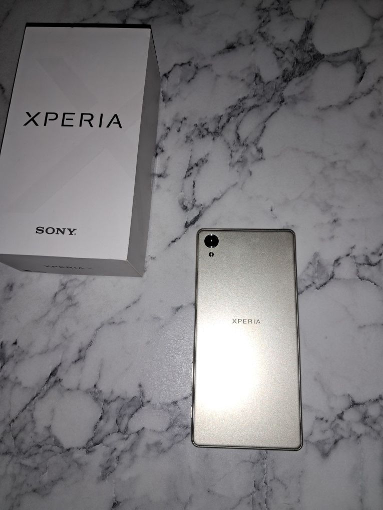 Смартфон Sony Xperia X Dual F5122