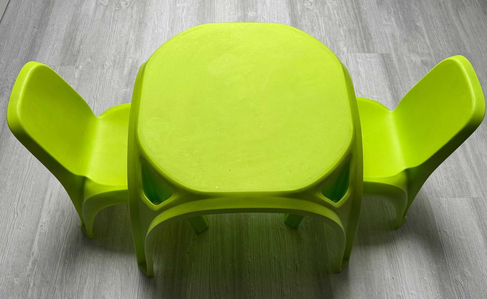 Stolik dziecięcy + 2 krzesła zielony