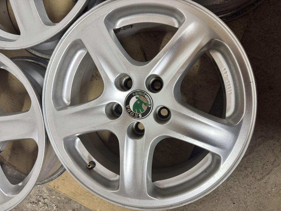 Диски Skoda r15 et38 оригінальні 5х100