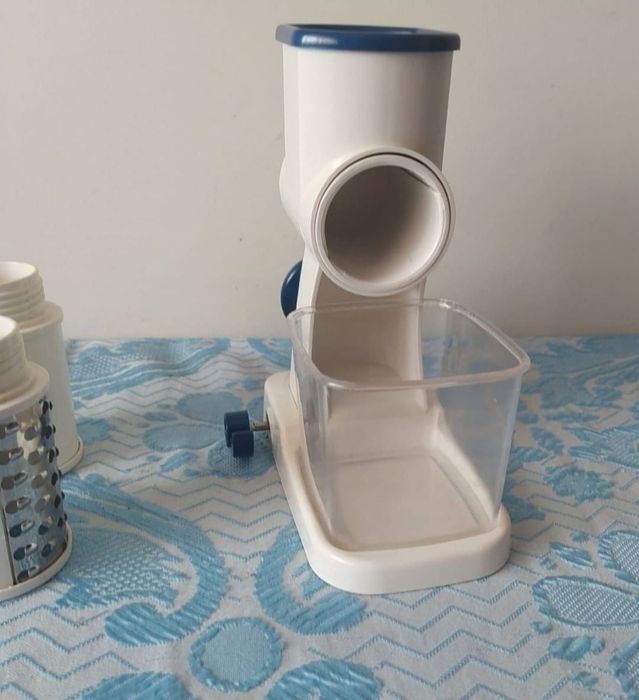 Rolo manual cortador/ralador 

- Destacável 3 lâmina de aço inoxidável