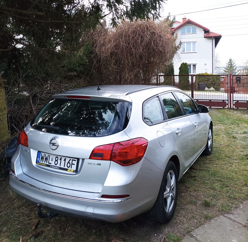 Opel astra j kombi 1.4t LPG 140km 2014r