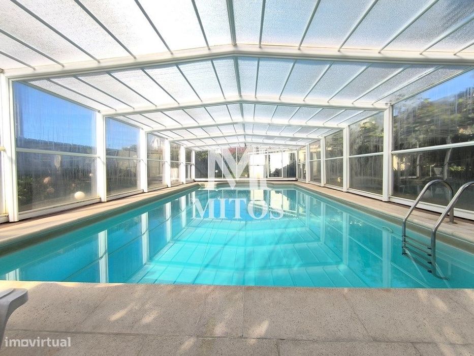 Moradia isolada com piscina coberta e court ténis - Meadela