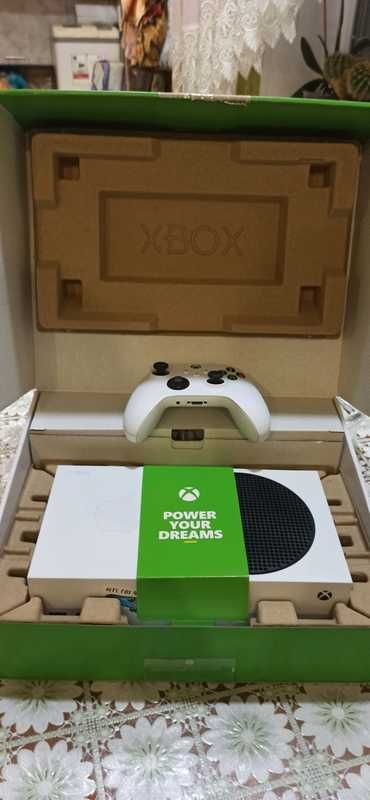 xbox series s ( в использовании месяц )