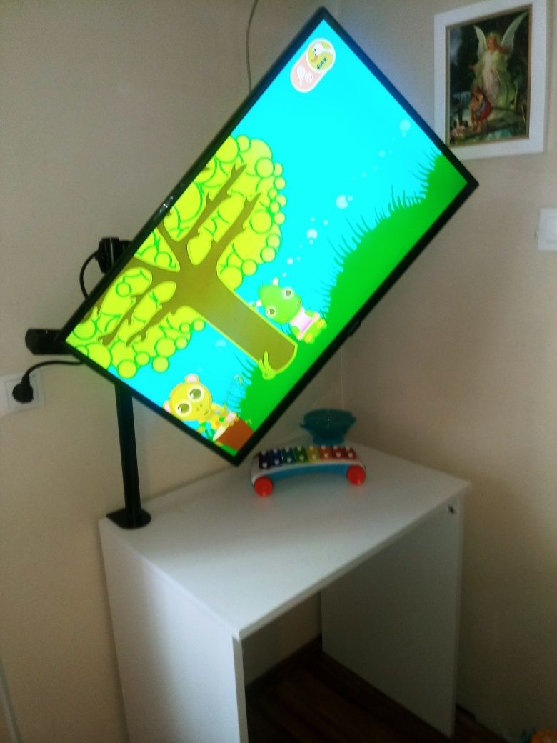 Biurkowy maszt do telewizora lub monitora
