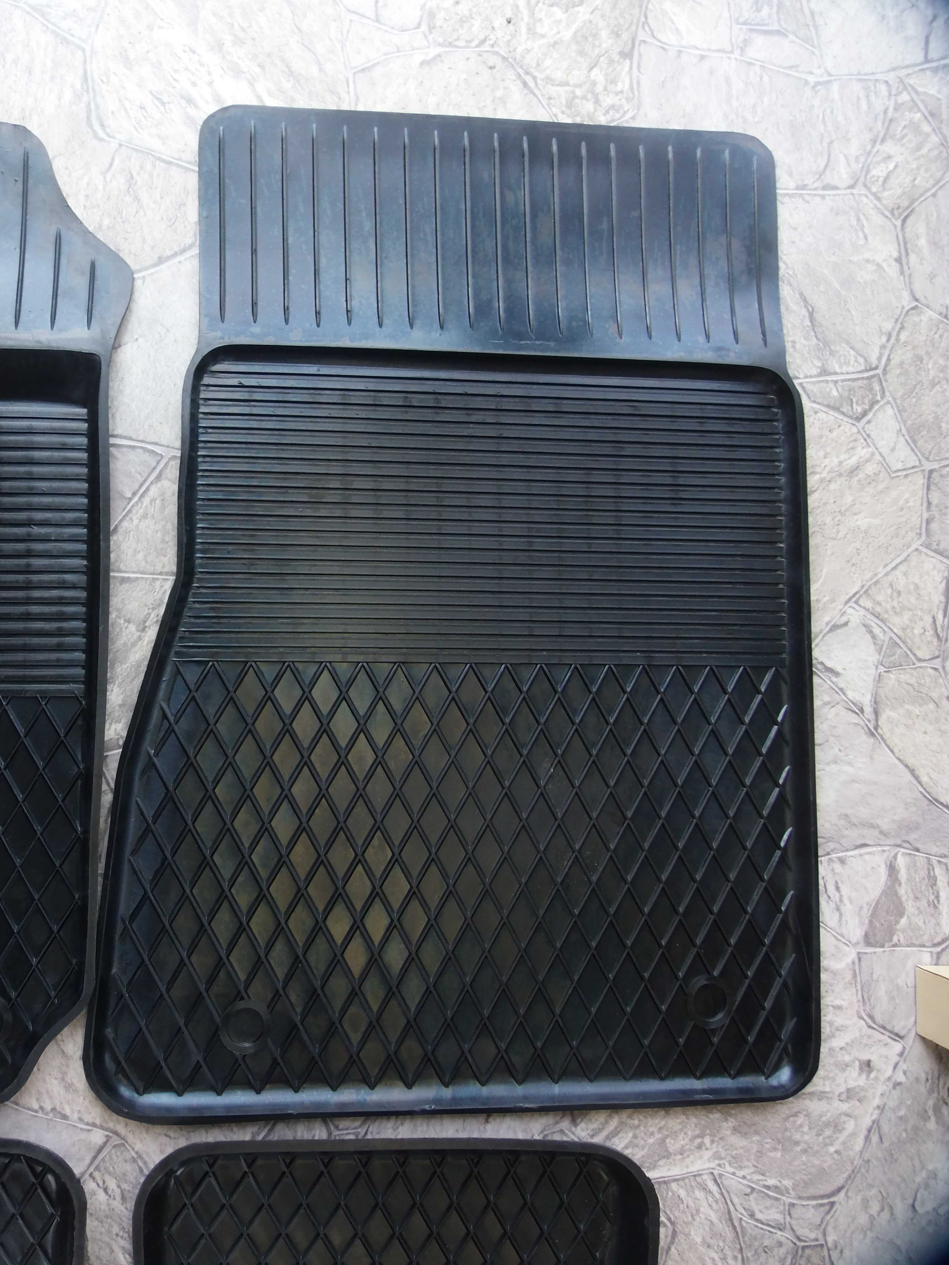 Dywaniki Gumowe Korytka OPEL VECTRA B C Tigra Signum COMBO MERIVA