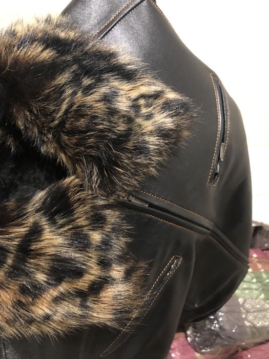 Шкіряна куртка з натуральним хутром