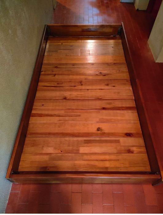 Cama dupla em madeira