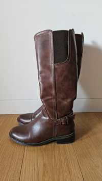 Botas de cano alto castanhas 35