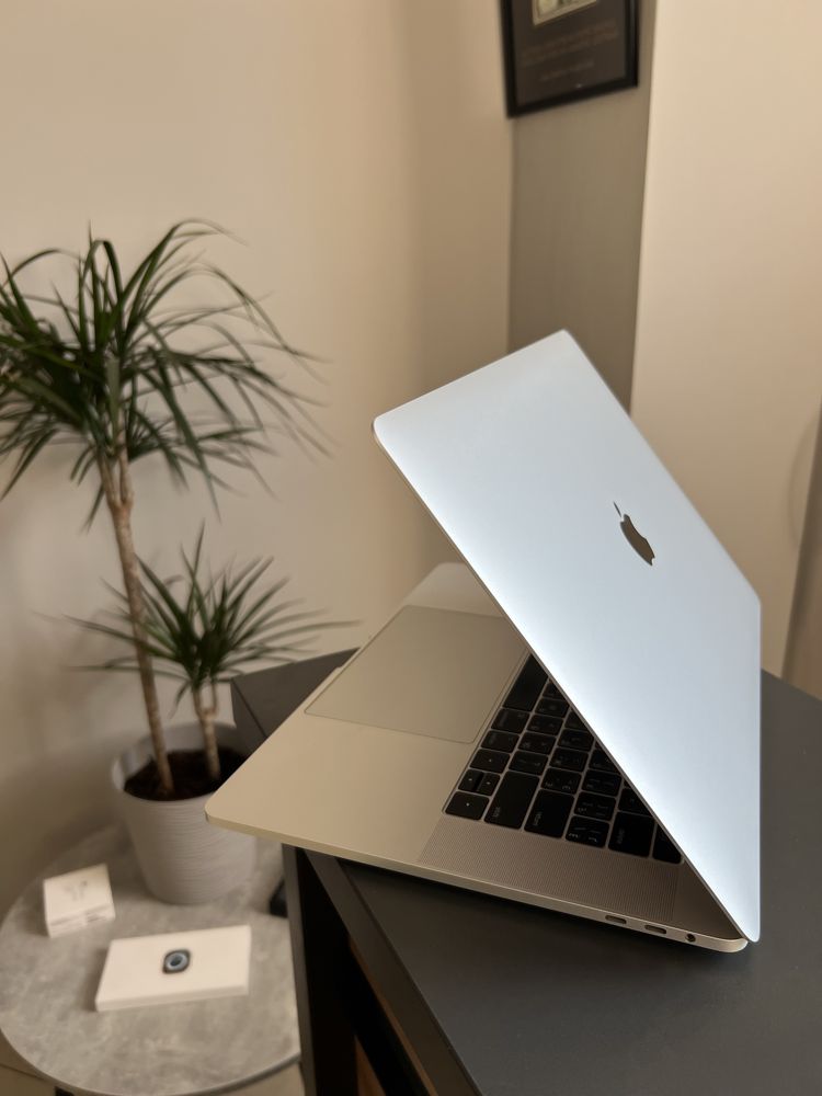 MacBook Pro 15 i7 2017 16/512gb Silver + Гарантія від магазину