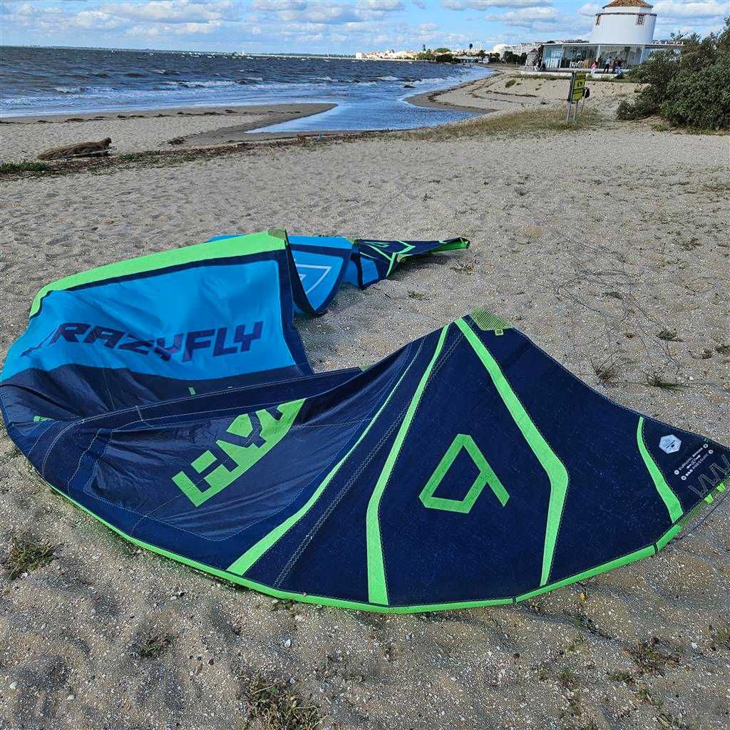 Dois kites Crazyfly 9/12 m. Os dois por 700 €, cada 400 €.