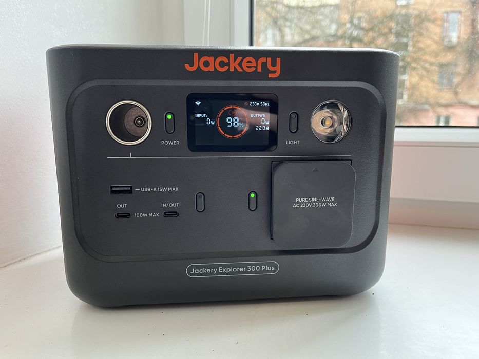 Зарядна станція Jackery Explorer 300 plus + сонячна панель 40w
