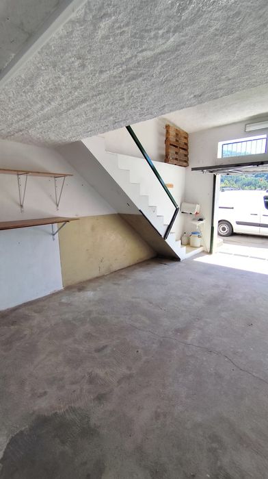 Garagem para Arrendamento no Centro de Seia