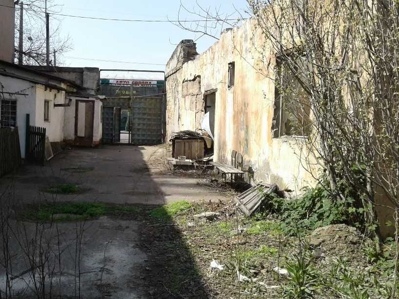 Продажа фасадного здания с территорией под развитие. код 338100