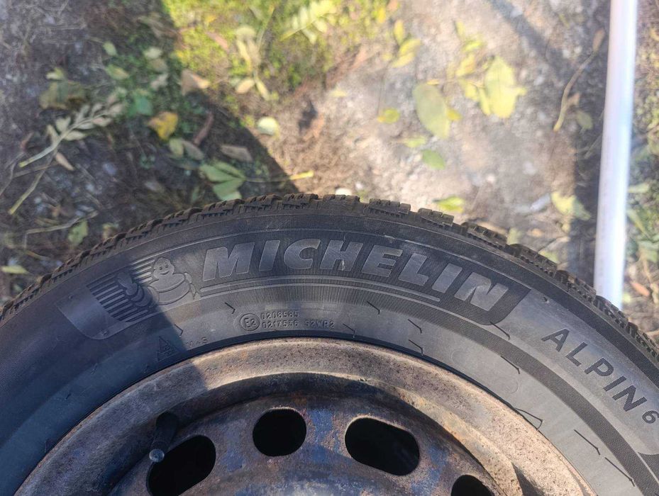 Продам Б/У резину на 15 з дисками 5/114/3