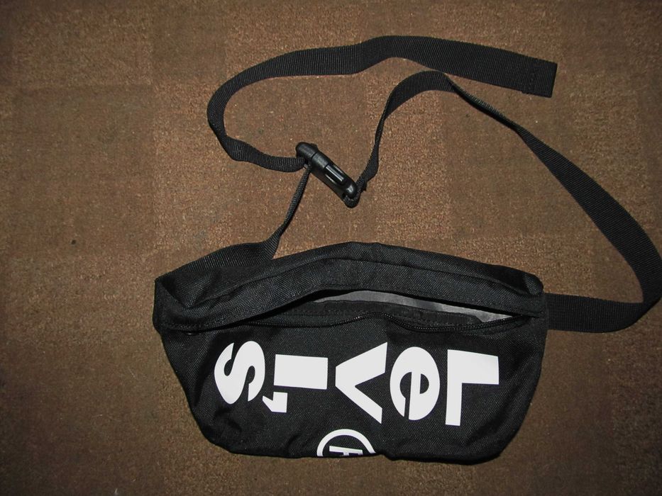 Сумка-бананка Levis