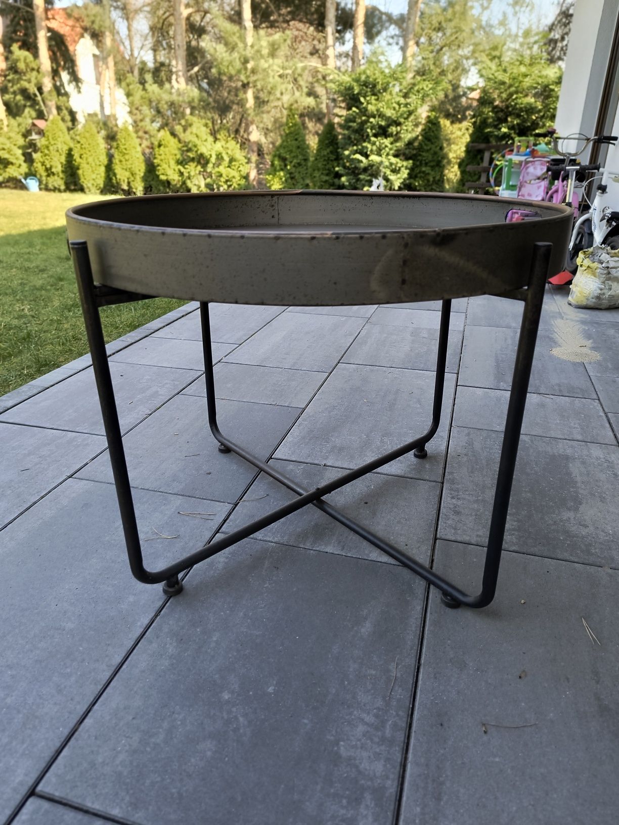 Stolik metalowy vintage z Westwing