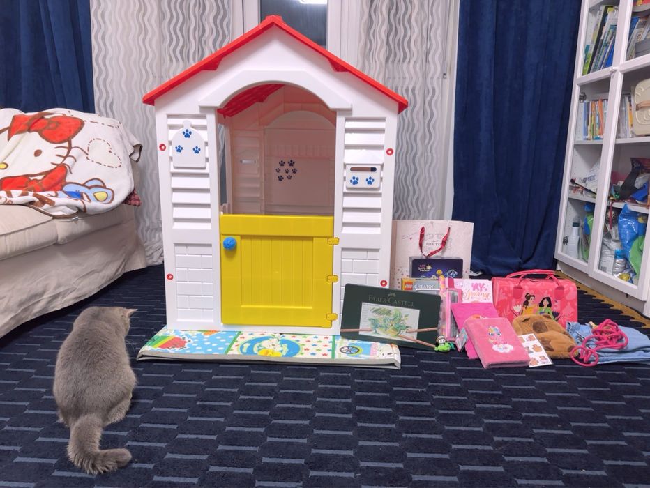 Casa de brincar infantil em ótimo estado