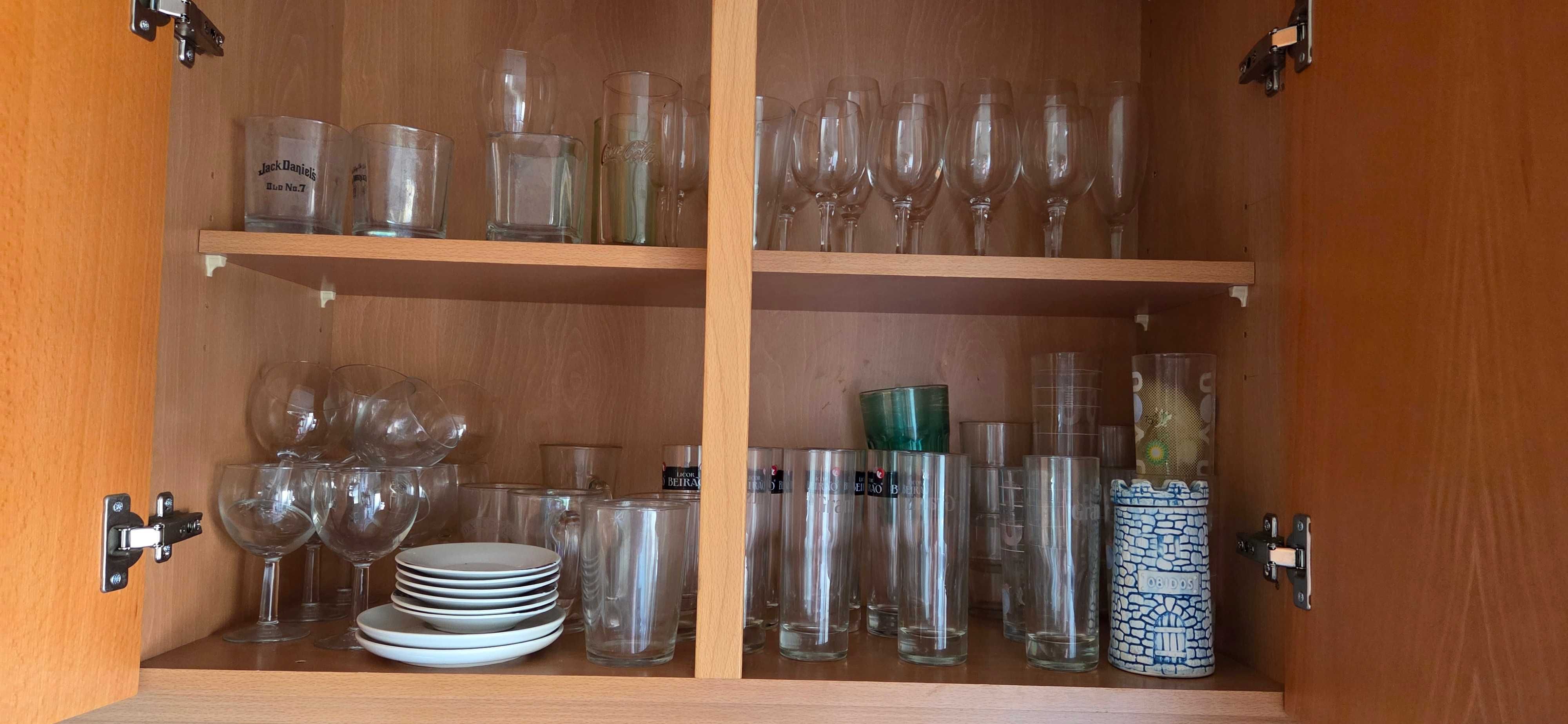 Copos vários. Vinho, aperitivos, água, etc,