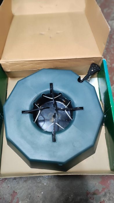 Подставка для елки, универсальная с резервуаром для воды