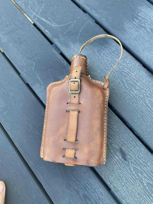 Piersiówka oprawiona w skórę szklana 350ml