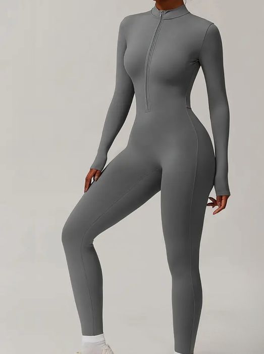 Комбенізон на флісі, приємний на дотик, гарно сидить