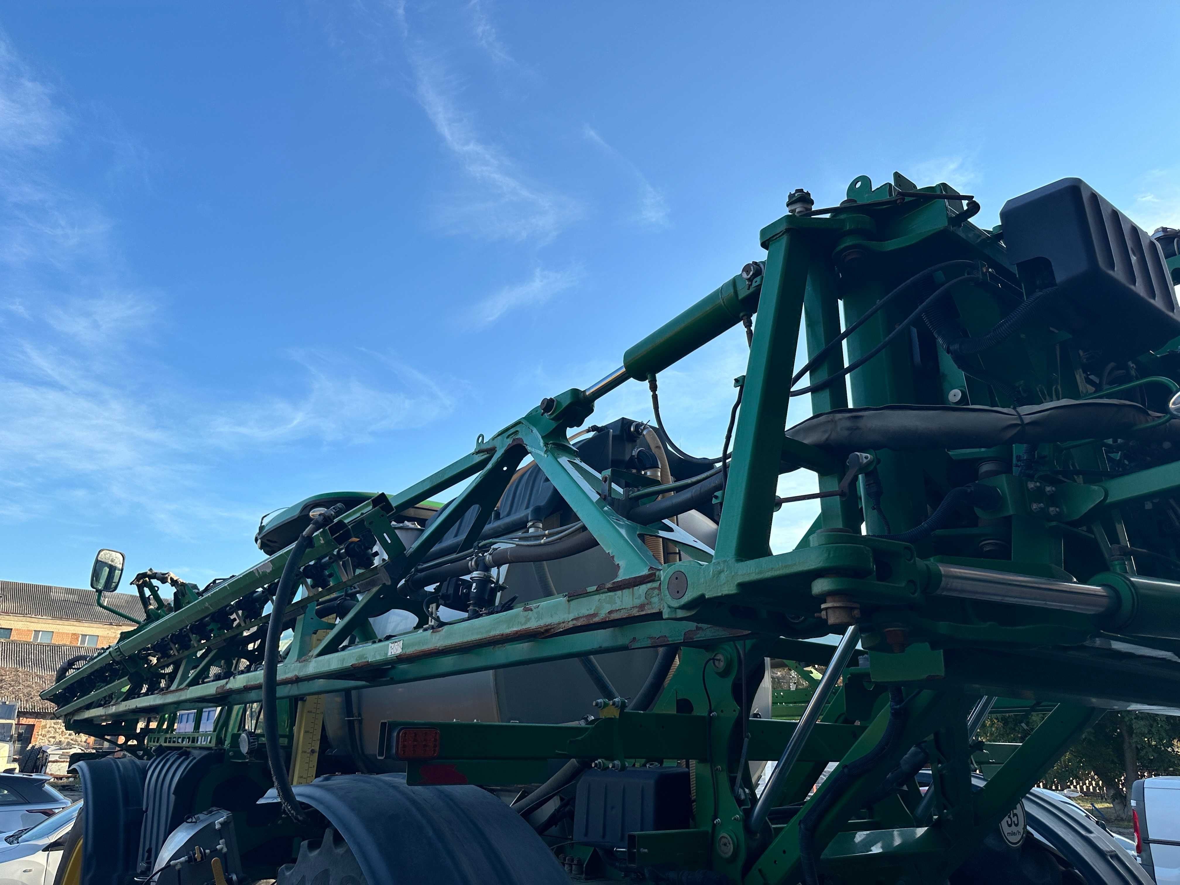 Самохідний оприскувач John Deere R4045