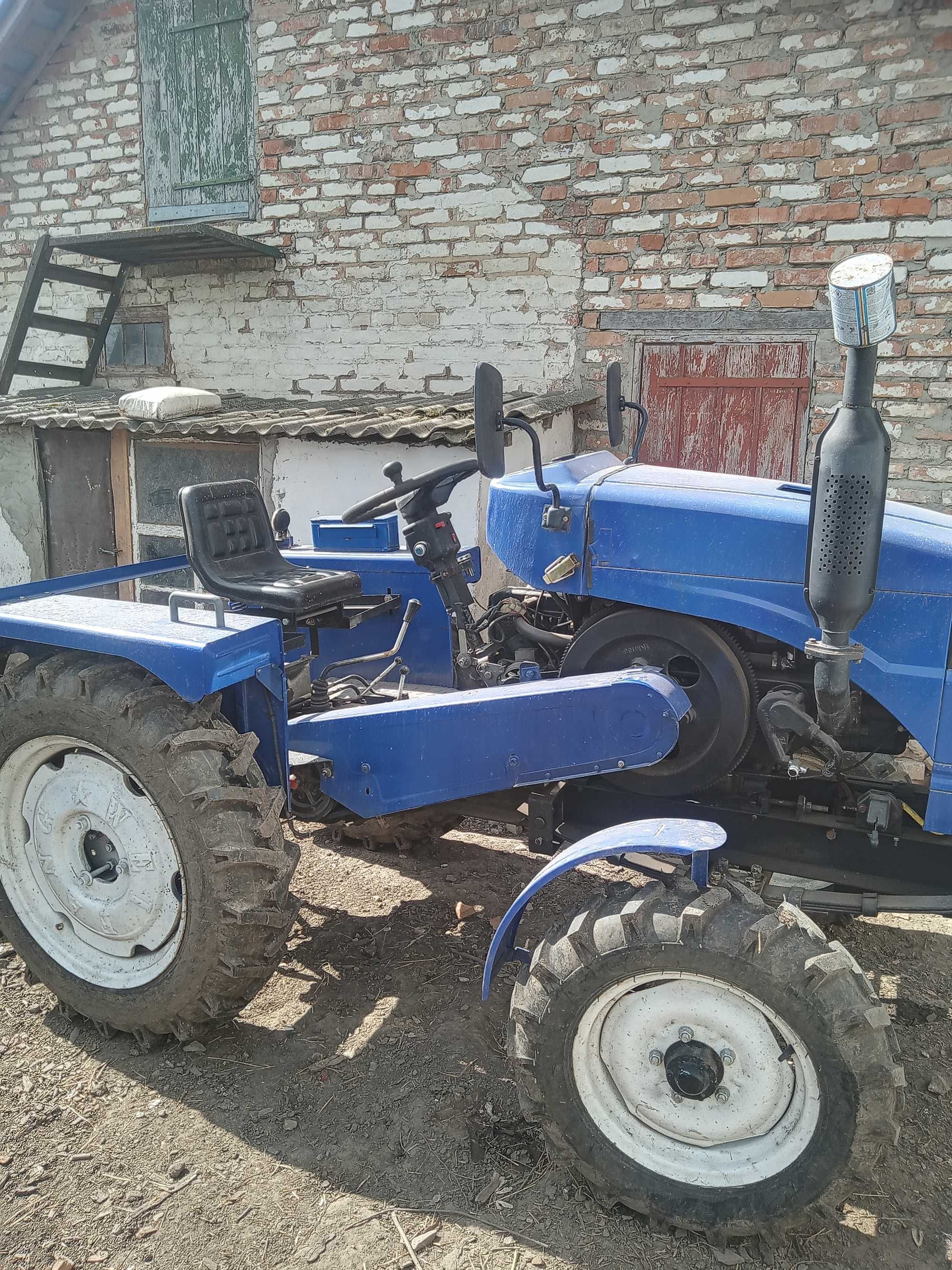 Продається трактор  міні  DW -350 колісний