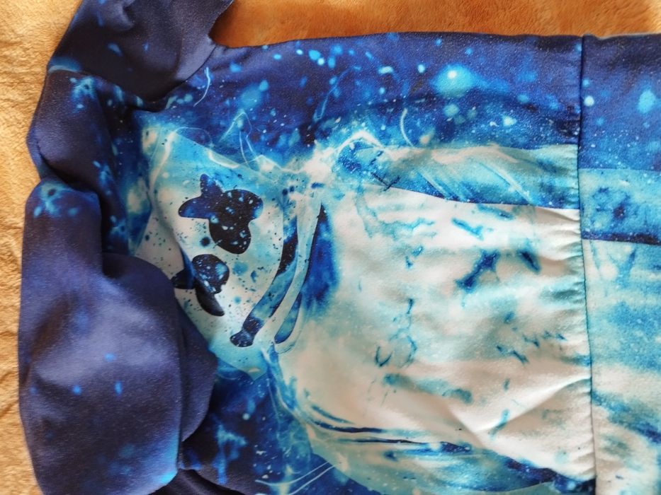 Bluza z kapturem r. 140