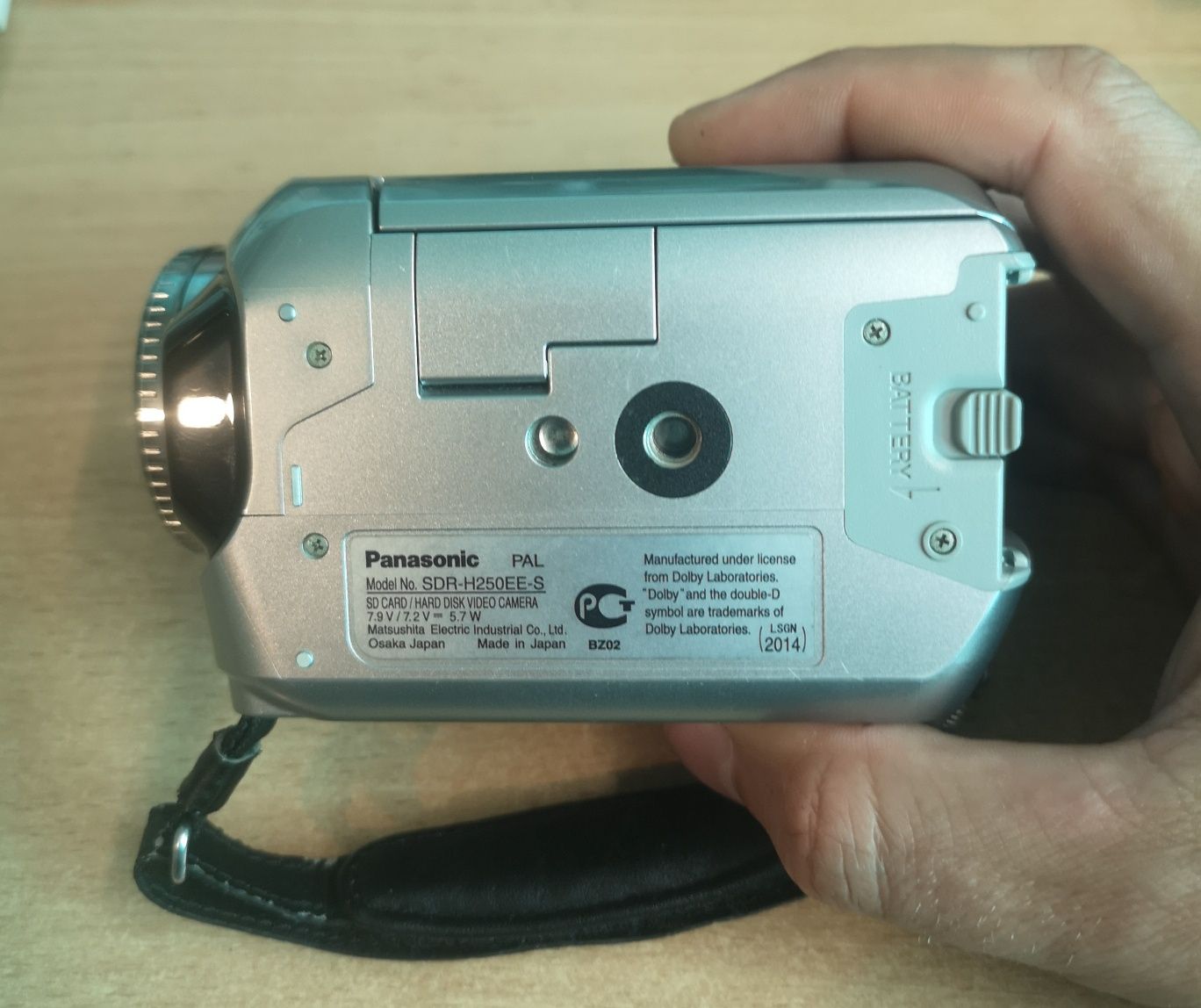 Видеокамера Panasonic SDR-H250 + Штатив