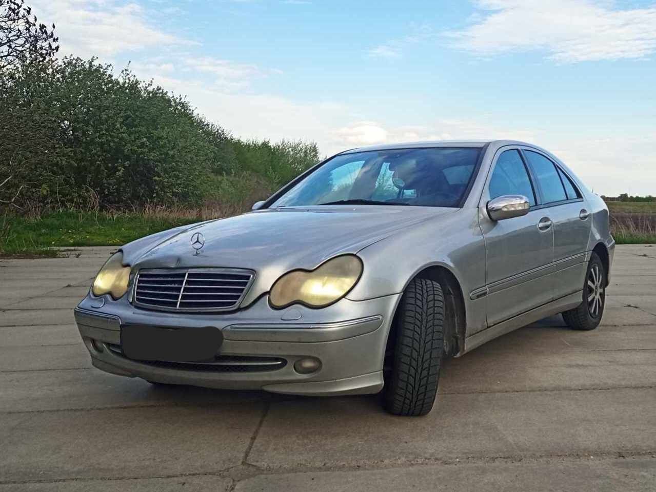 Mercedes w 203 C klasa salon Polska