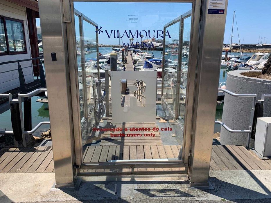 Barco Regal 222 SC Valenati, 8 pessoas Marina de Vilamoura