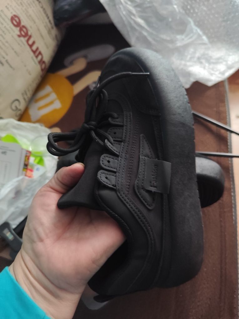Buty damskie czarne rozm 39 nowe