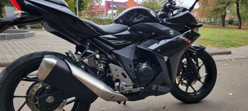 Suzuki GSX 250R, Сузукі GSR мото.
