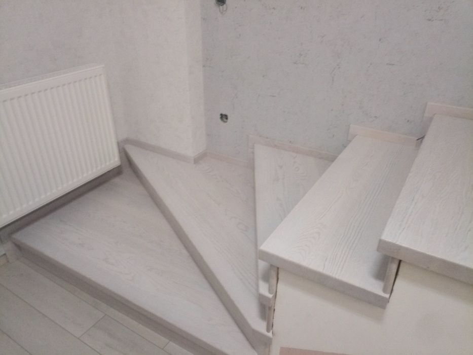 Trep z dębu. Schody dębowe. Schody na zamówienie. Blat dębowy