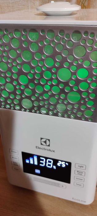 Зволожувач повітря Electrolux EHU-3715D